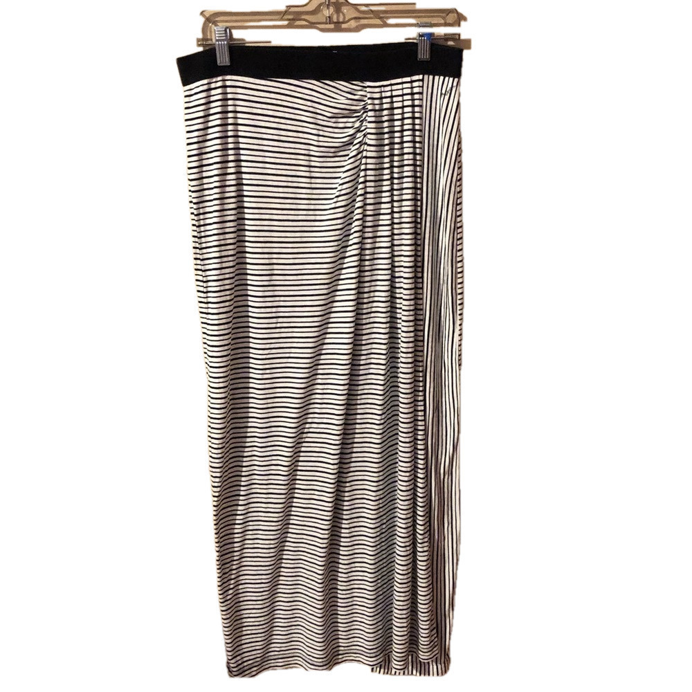 ⭐️ 3 For $15 Lou & Grey Maxi Skirt